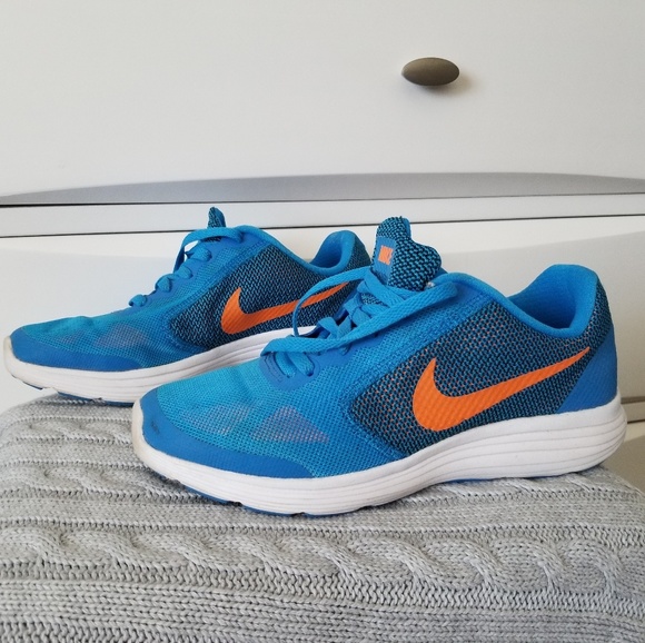 Nike Shoes - Picture 2 of 7